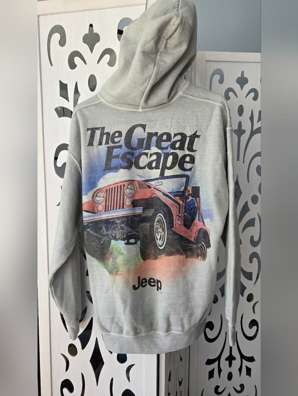 Jeep The Great Escape Graphic Hoodie Mens M Grey Red Car Offroad Sweatshirt